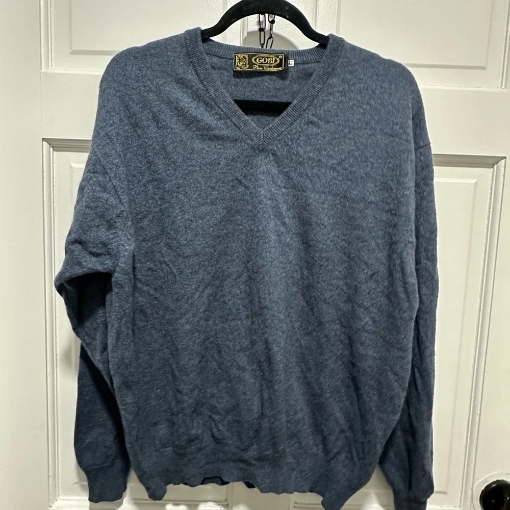 GOBI Men's Cashmere Blue V-Neck Sweater size Large EUC